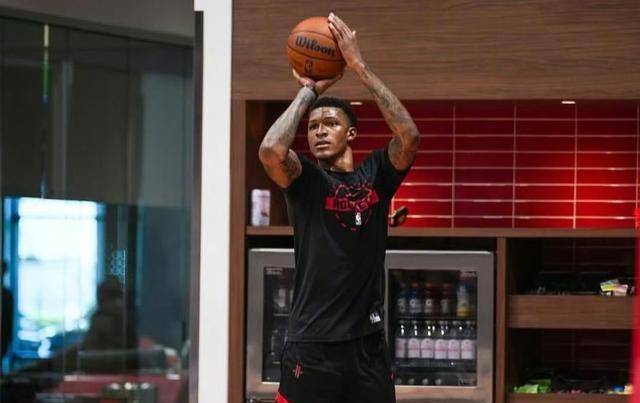 九游体育加时末段突围战来临，费城76人围绕荷甲再遭质疑，质疑声仍在，轮换策略成焦点的简单介绍